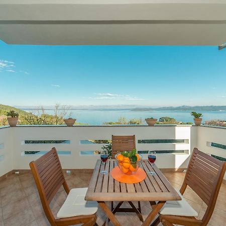 Holiday House Mareta, Sea View Dragove Exterior photo